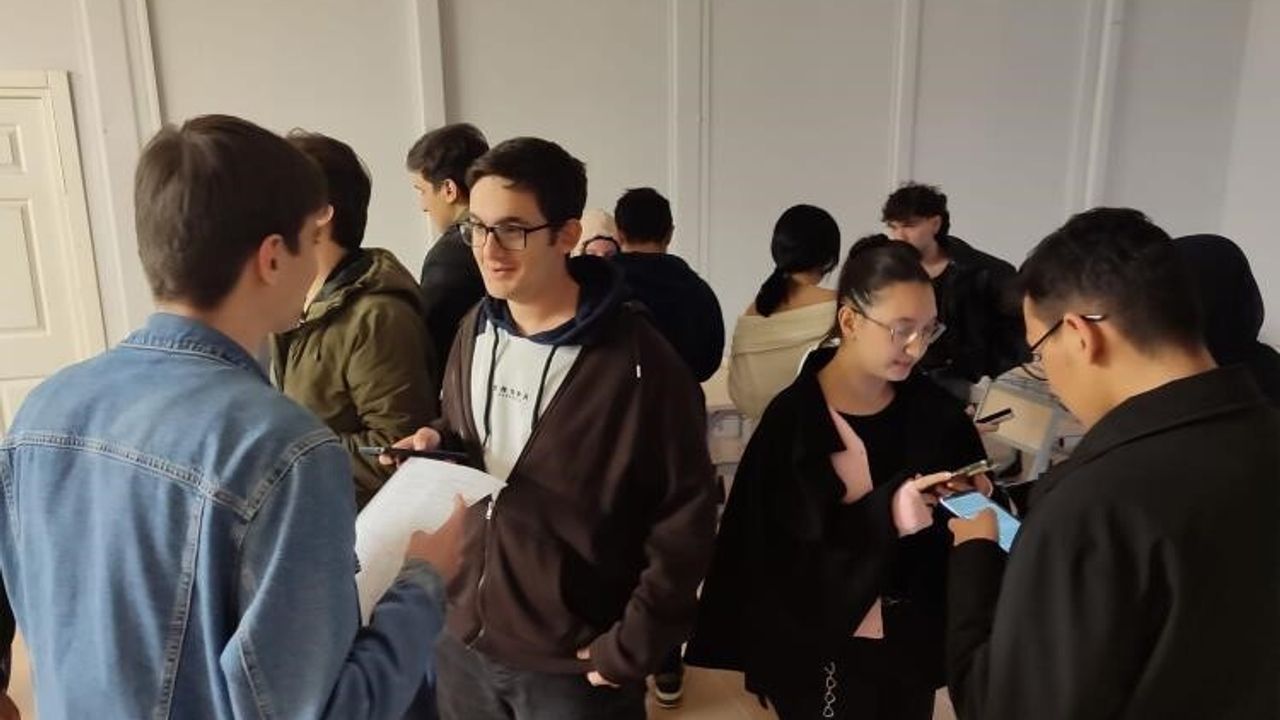 BŞEÜ'de 'Conversation Hour' ile İngilizce konuşma pratiği başlatıldı