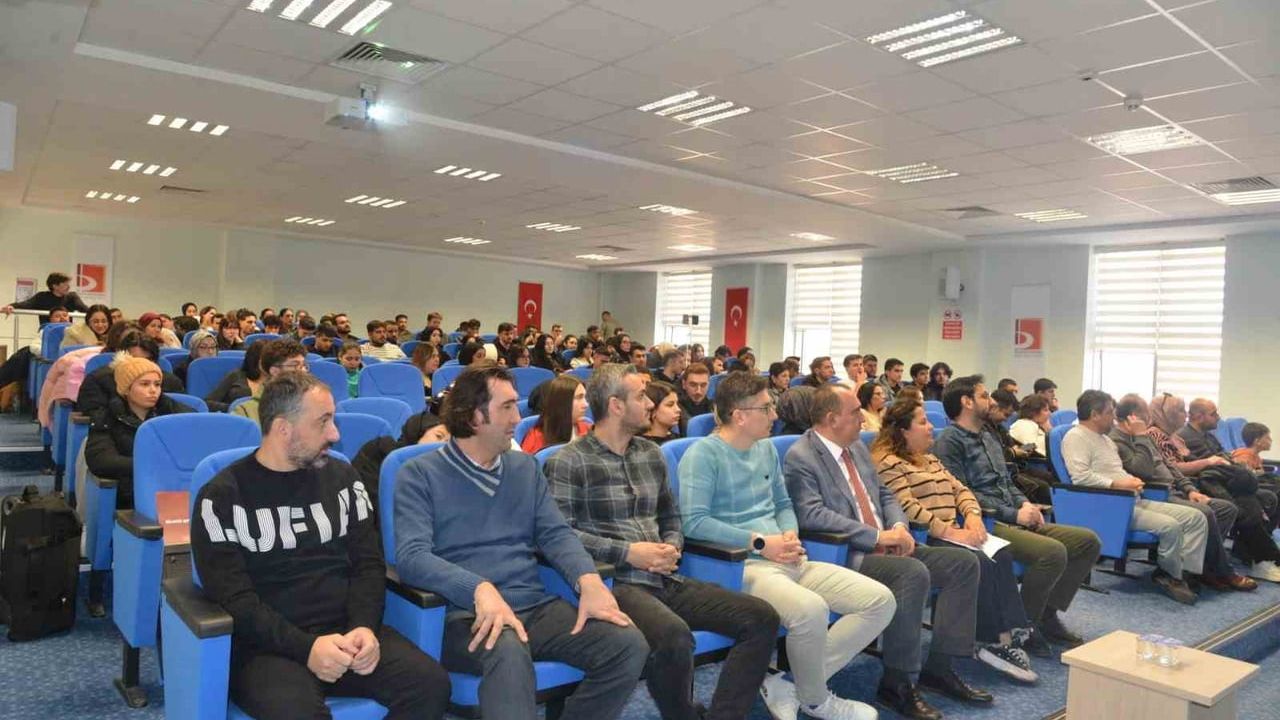 BŞEÜ’de 'Göktaşı Avcısı' Semineri: Adem Aktaş Göktanları Anlattı