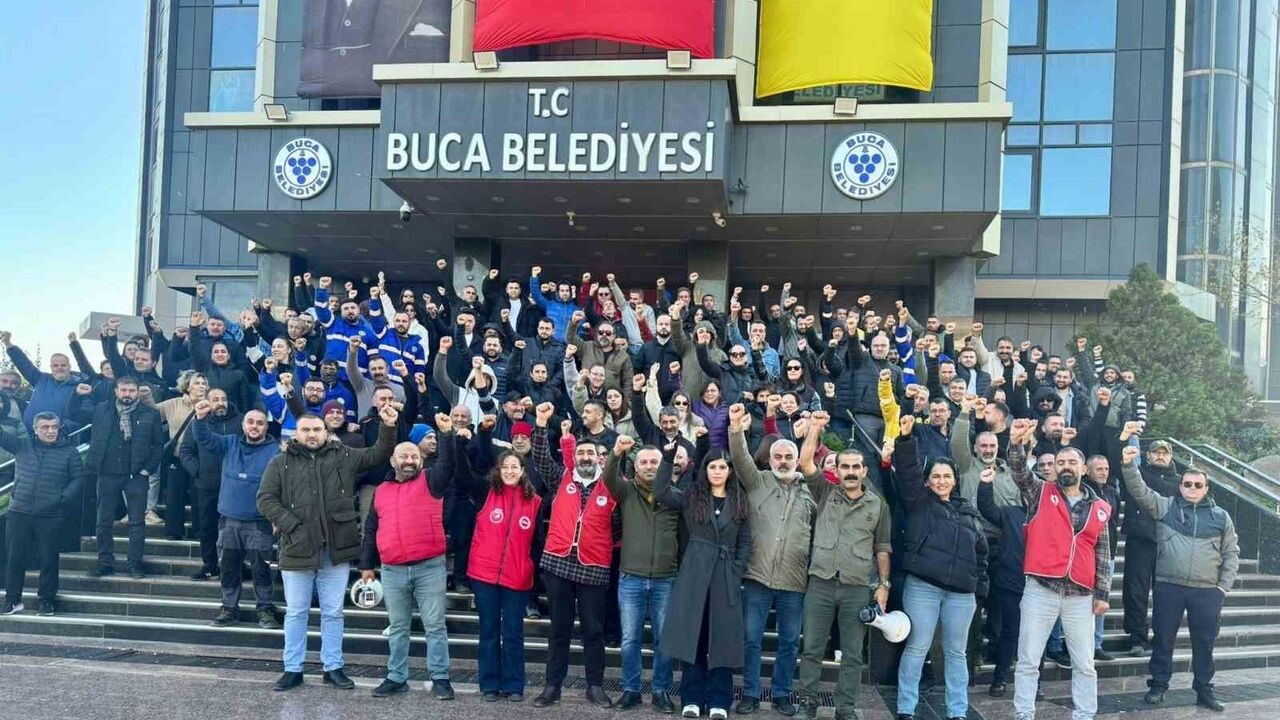 Buca Belediyesi'nde iş bırakma eylemi ikinci gününde: Ekim maaşları ve TİS farkları ödemesi bekleniyor