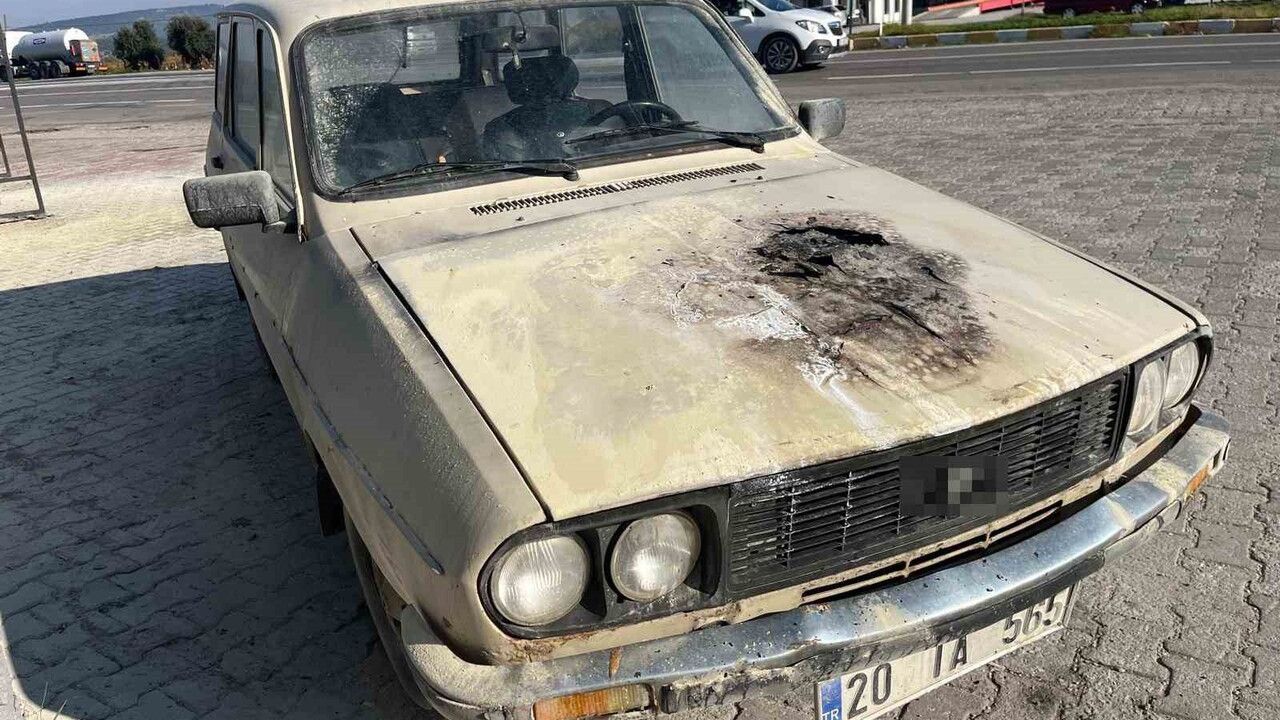 Buldan'da seyir halindeki otomobil motor bölümünde yanarak hasar gördü