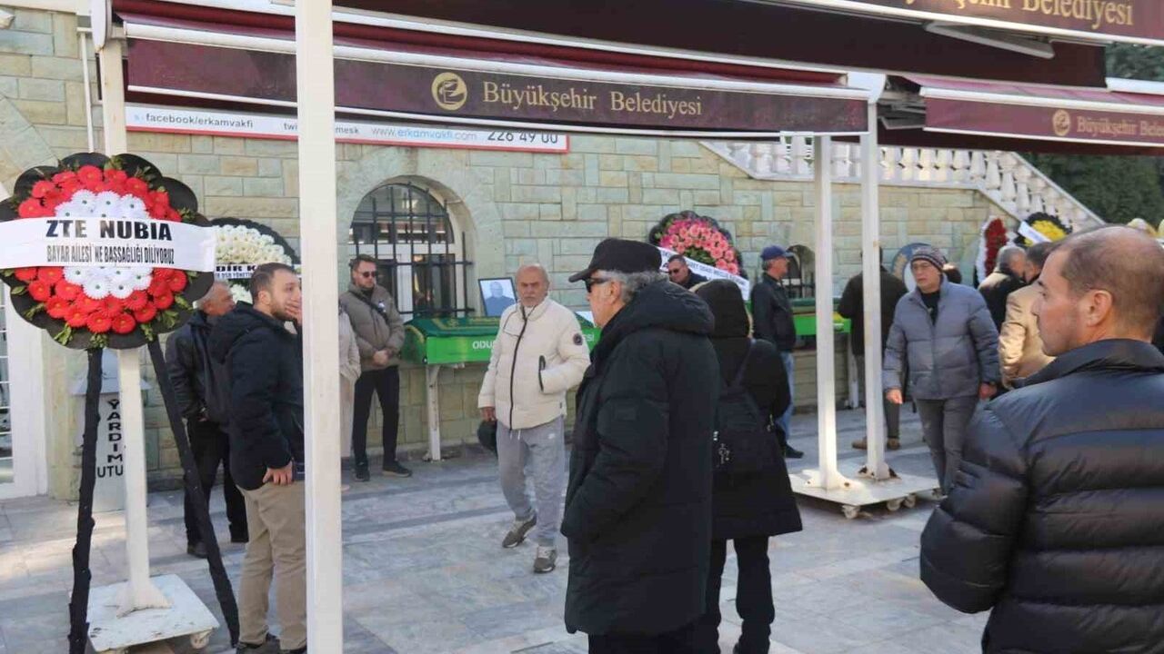 Burcu Özberk'in dedesi Cumhuriyet Yıldızlar Eskişehir'de son yolculuğuna uğurlandı