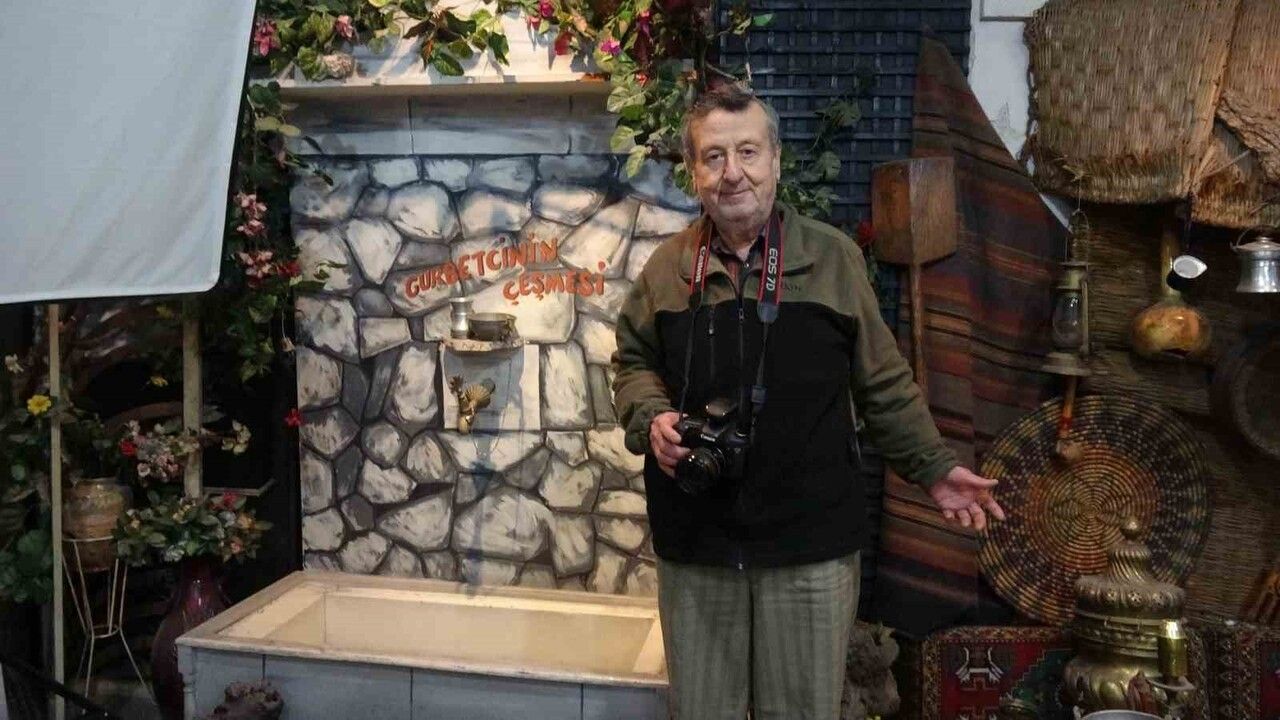 Burdur'da 4. kuşak fotoğrafçı Mahmut Kanık, 54 yıldır aynı dükkanda mesleğini sürdürüyor
