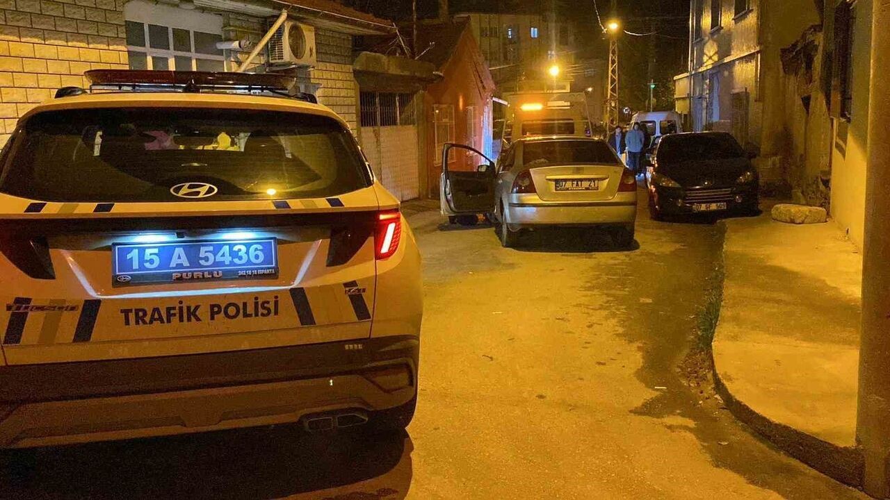 Burdur'da alkollü sürücü iki araca çarpıp kaçtı; yakalandığında 2.26 promil alkollü çıktı