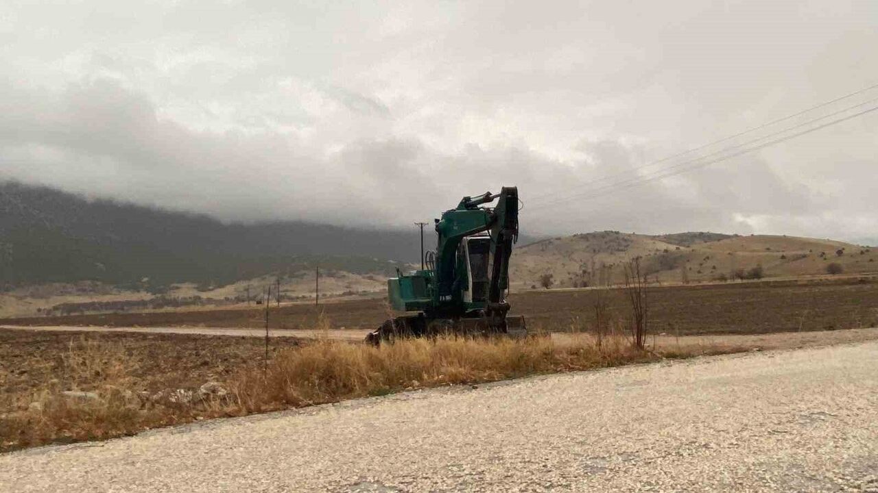 Burdur'da DSİ'ye ait kepçenin çalınıp define aramada kullanıldığı iddiası