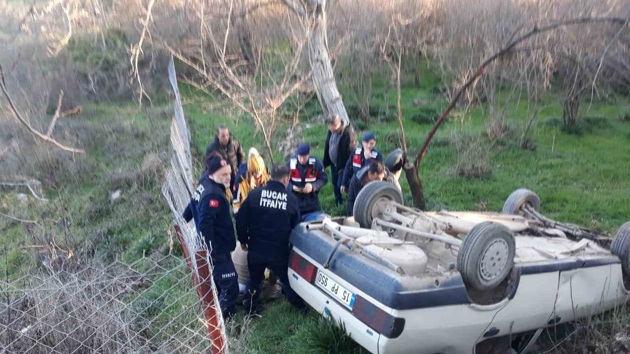 Burdur'da kontrolden çıkan otomobil takla attı: sürücü yaralandı