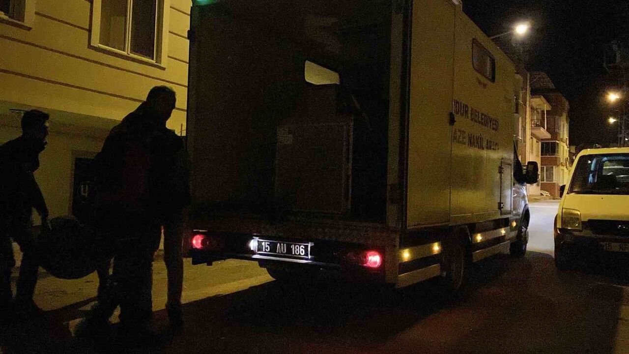 Burdur'da merdivenlerden düştüğü iddia edilen 55 yaşındaki adam yaşamını yitirdi