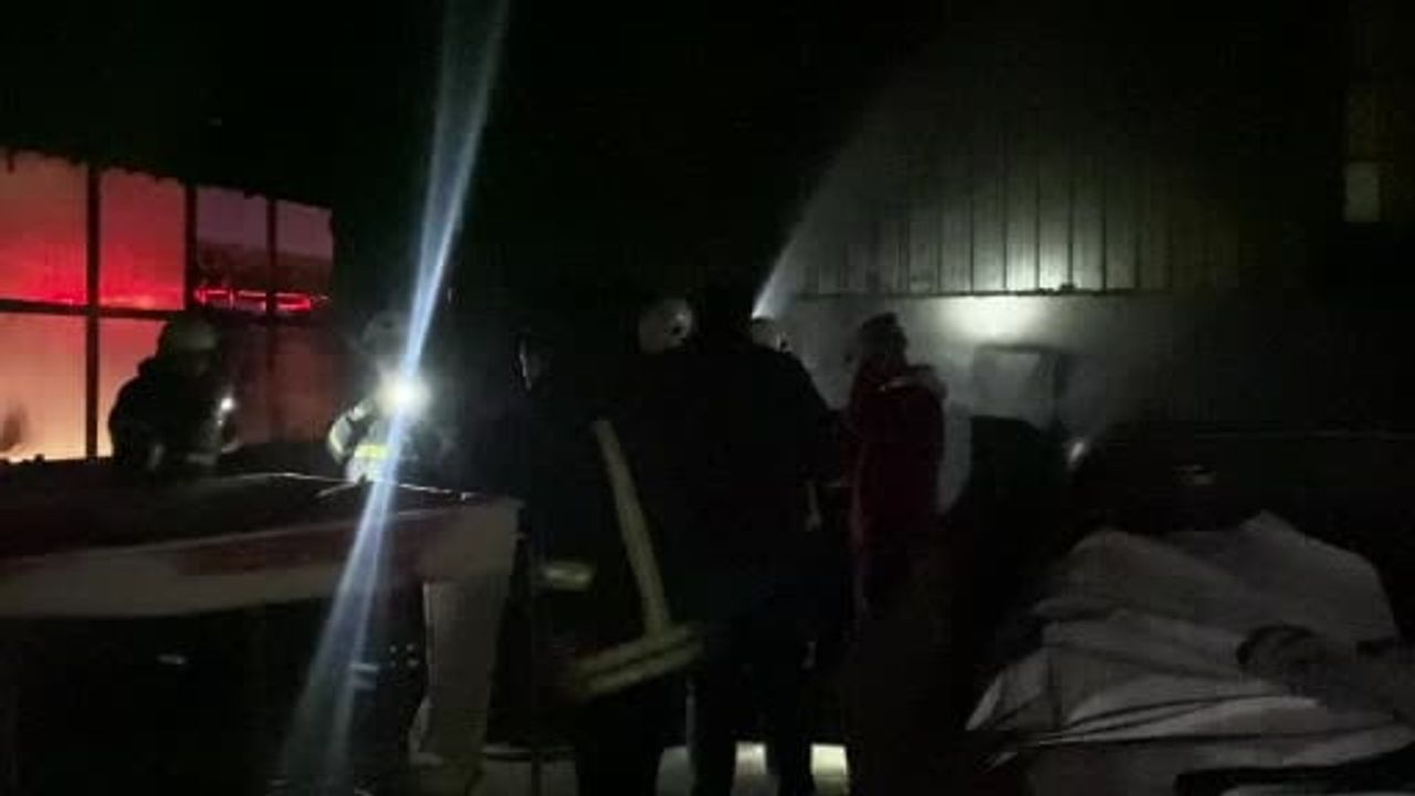 Burdur'da oto boyama atölyesinde yangın: itfaiye ekipleri kısa sürede müdahale etti