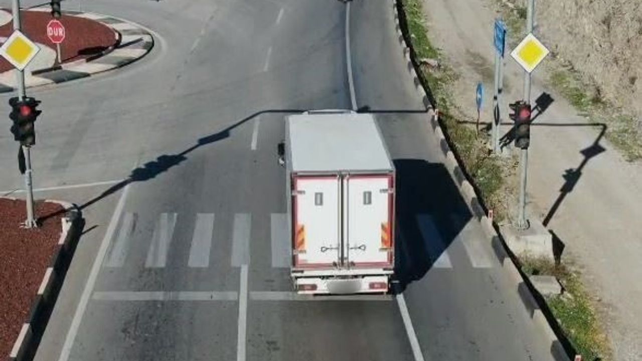 Burdur'da polis trafik denetimleri: 10 araç ve sürücüye idari para cezası