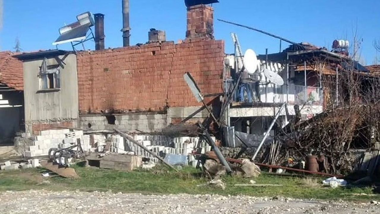 Burdur Gölhisar İbecik’te kalorifer kazanı patladı; ev kullanılamaz hale geldi