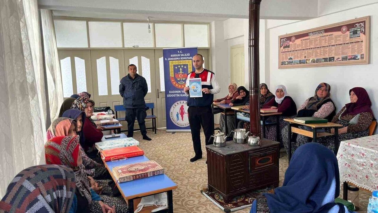 Burdur Jandarması Yeşilbaşköy'de 50 Kişiye 6284, KADES, Siber Güvenlik ve Narkotik Konulu Farkındalık Eğitimi Verdi