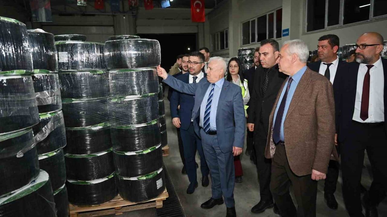 Bursa Büyükşehir’den çiftçiye çevreci destek: eski borular geri dönüşümle yeni damla hortuma dönüştürülüyor