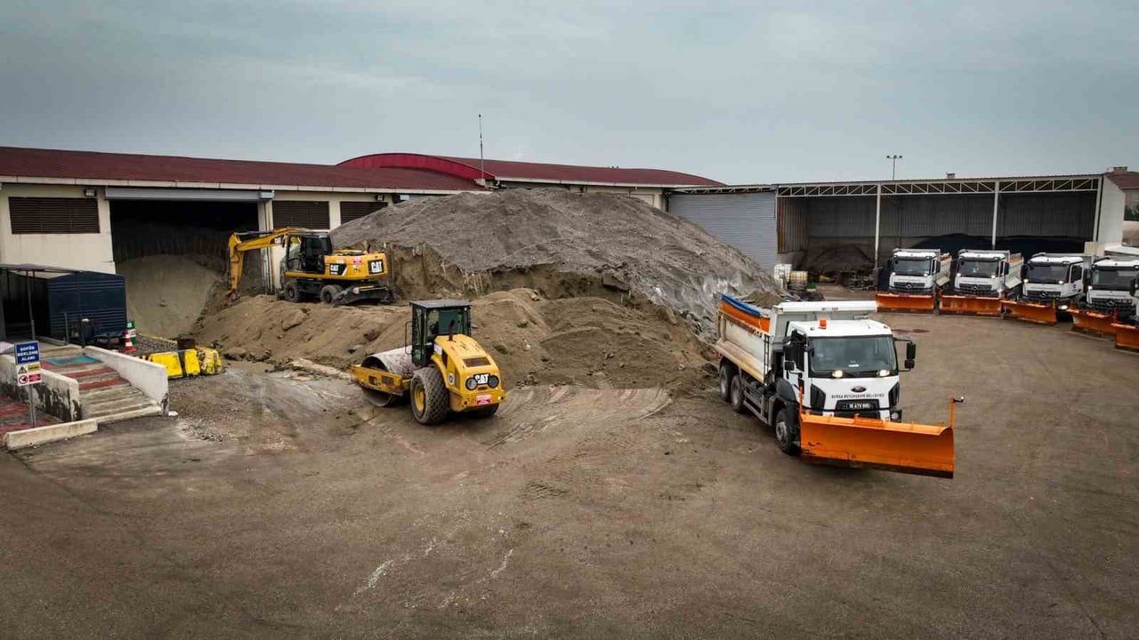 Bursa Büyükşehir'den kar teyakkuzu: 203 araç, 1021 personel hazır
