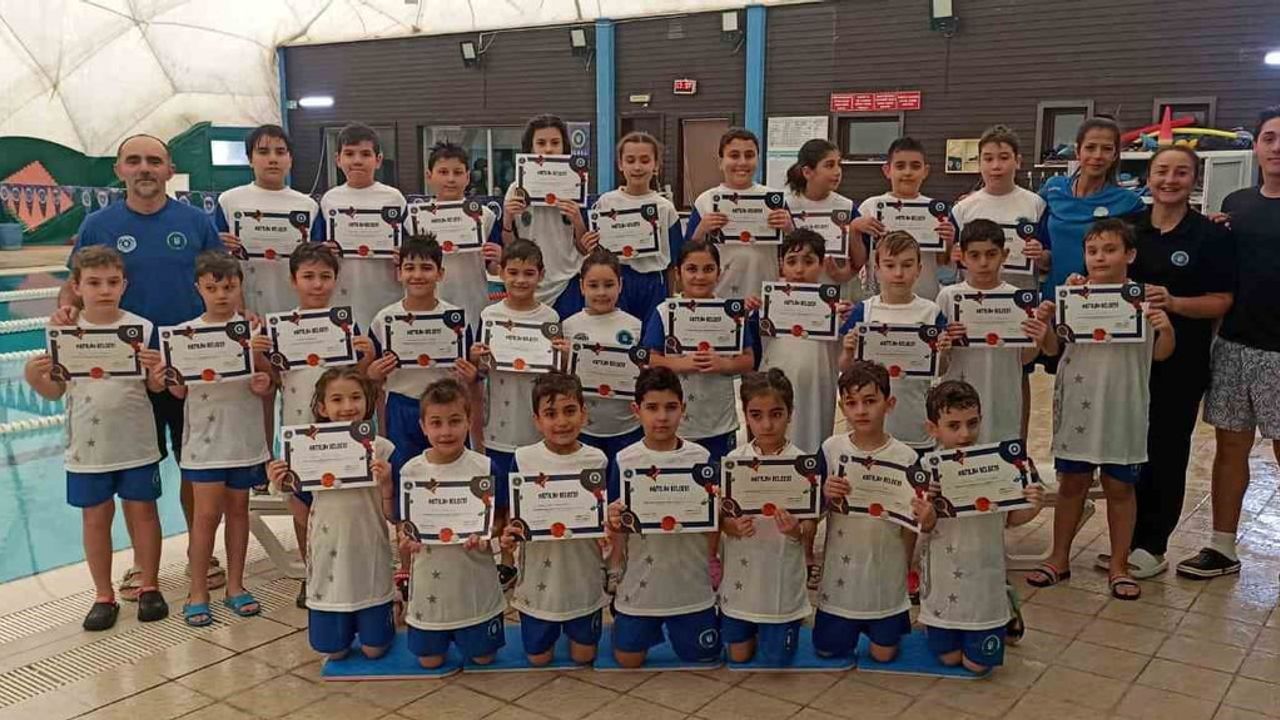 Bursa Büyükşehir Kış Spor Okulları üçüncü dönemi tamamladı: 4-16 yaş arası çocuklara 4 haftalık sertifika
