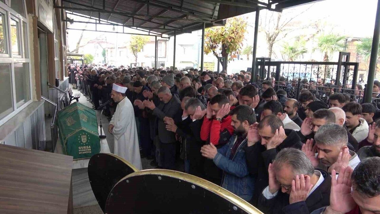 Bursa'da 7 Aralık'tan beri kayıp olan 19 yaşındaki Berat Yavuz toprağa verildi