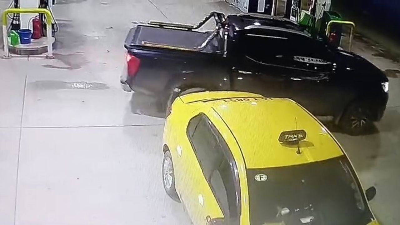 Bursa'da Gasbedilen Taksinin Benzinlik Kamerası ve Kovalamaca Anları Ortaya Çıktı