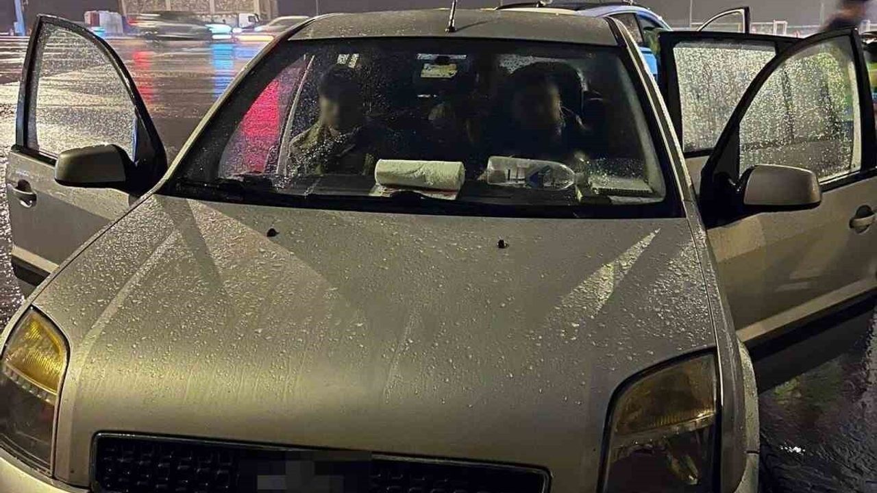 Bursa'da göçmen kaçakçılığı operasyonu: 8 kişi yakalandı, organizatörler gözaltında