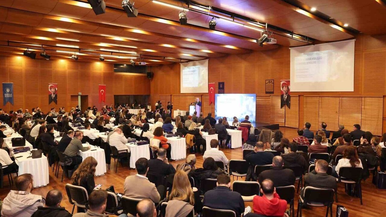Bursa'da Hava Kirliliği Paneli: Temiz Hava İçin Kurumlar Arası İş Birliği Vurgulandı
