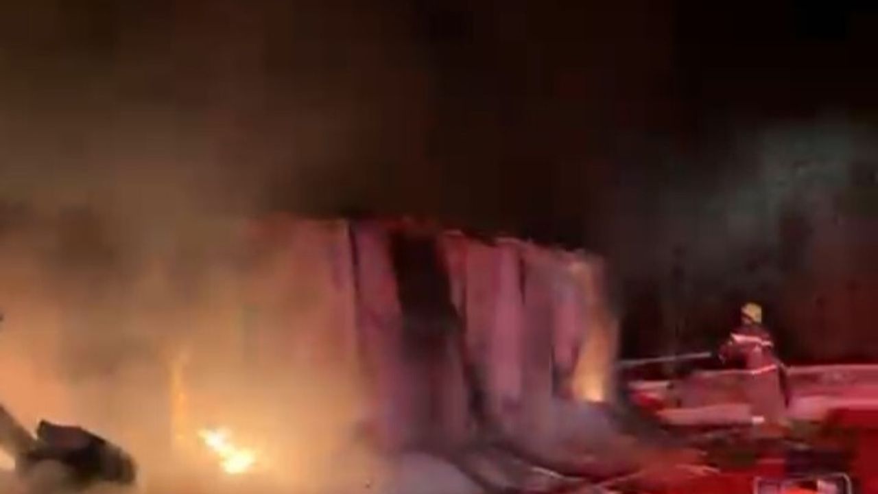 Bursa'da işçi barakasında unutulan sigara izmariti yangına neden oldu