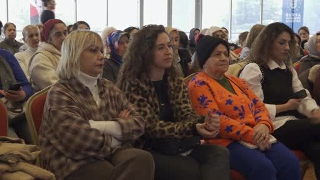 Bursa'da 'Kadın ve Edebiyat Söyleşileri': Melis Alphan ile Menopoz ve Kadınlık Üzerine