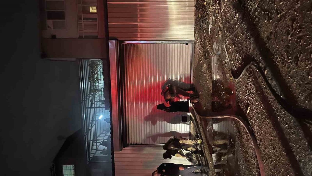 Bursa’da marangoz atölyesinde yangın: lityum bataryalı elektrikli araç ve ATV motoru alev aldı