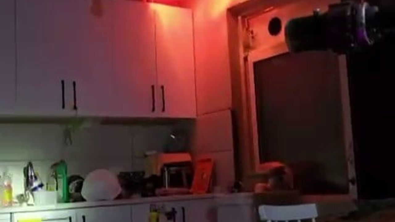 Bursa'da yangında tavan çöktü; itfaiyenin dikkati olası faciayı önledi