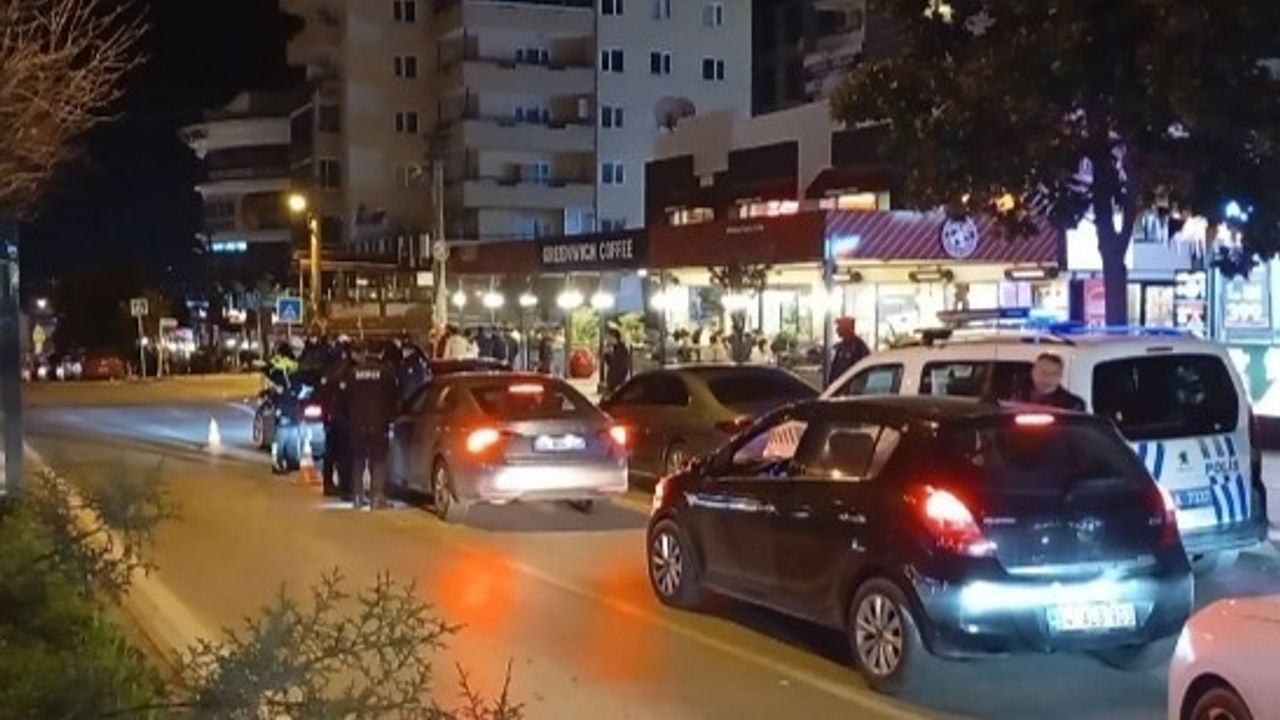 Bursa'da yılbaşı öncesi asayiş ve trafik denetimi: 5 aranan şahıs yakalandı, 141 bin 698 TL ceza