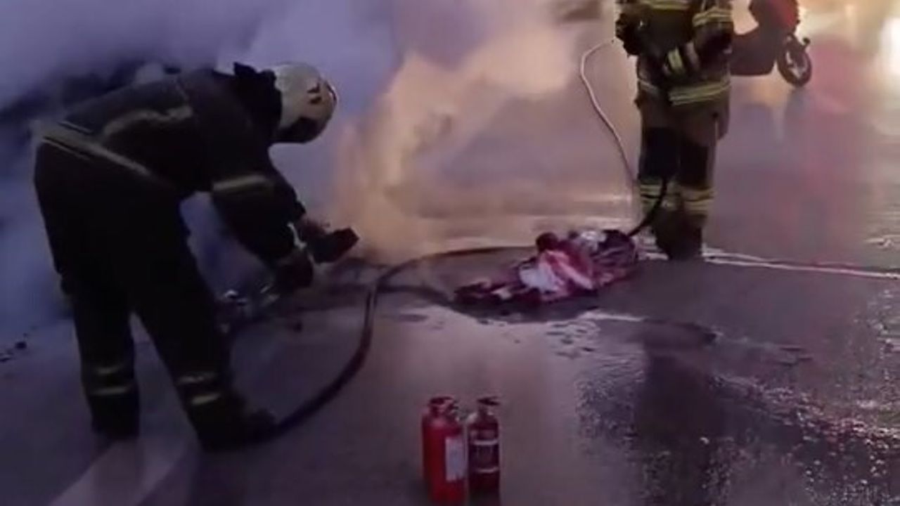 Bursa Görükle'de hareket halindeki Volkswagen alev aldı; motor kısmı küle döndü