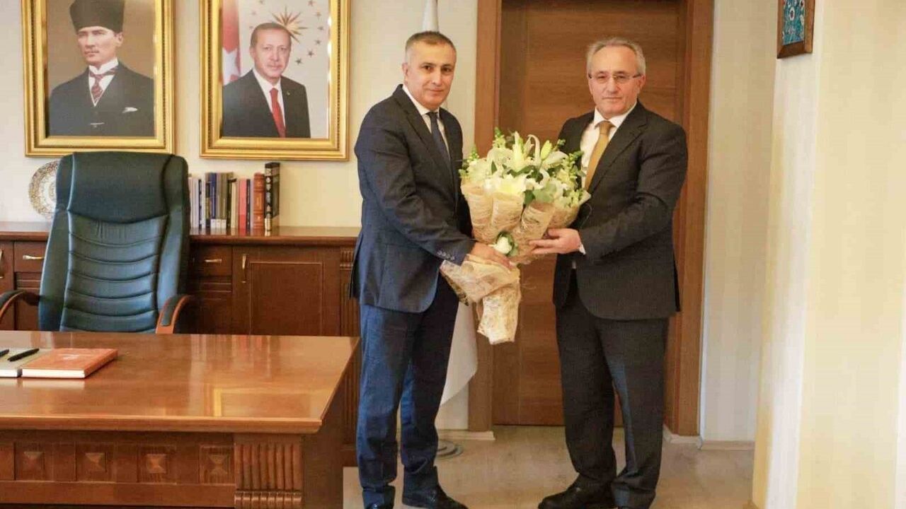 Bursa İl Millî Eğitim Müdürlüğü görevine Gürhan Çokgezer başladı