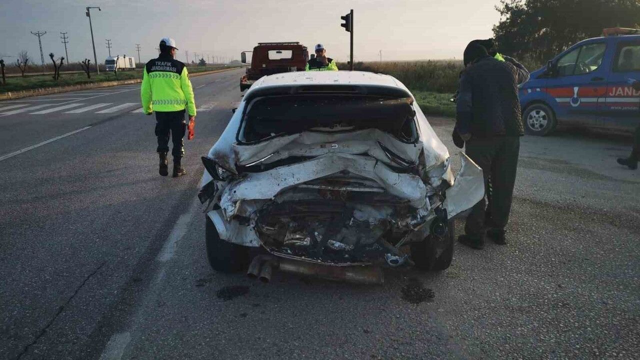 Bursa Karacabey'de Trafik Kazası: 15 Yaşındaki Çocuk Hayatını Kaybetti