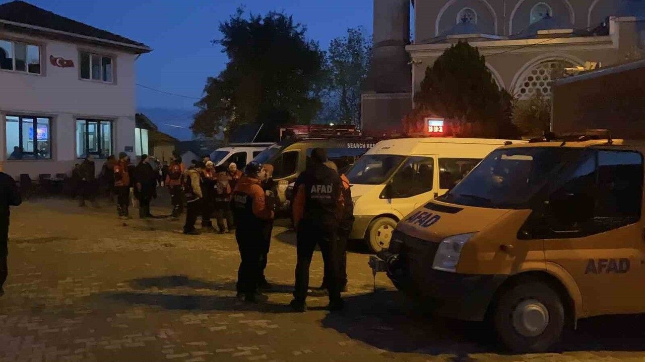 Bursa Mudanya'da 96 Saatlik Bekleyiş: Alzheimer Hastası Mustafa Abi İçin 400 Kişilik Arama