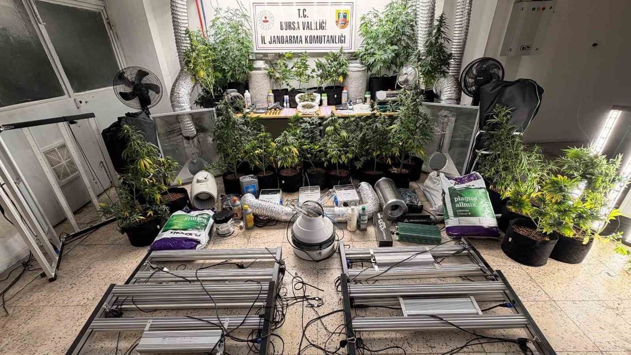 Bursa Nilüfer'de evini uyuşturucu imalathanesine çeviren şüpheli jandarma operasyonuyla yakalandı