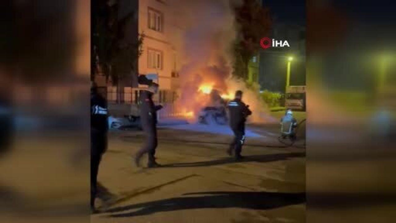 Bursa Nilüfer'de seyir halindeki elektrikli otomobil alev aldı, itfaiye müdahale etti