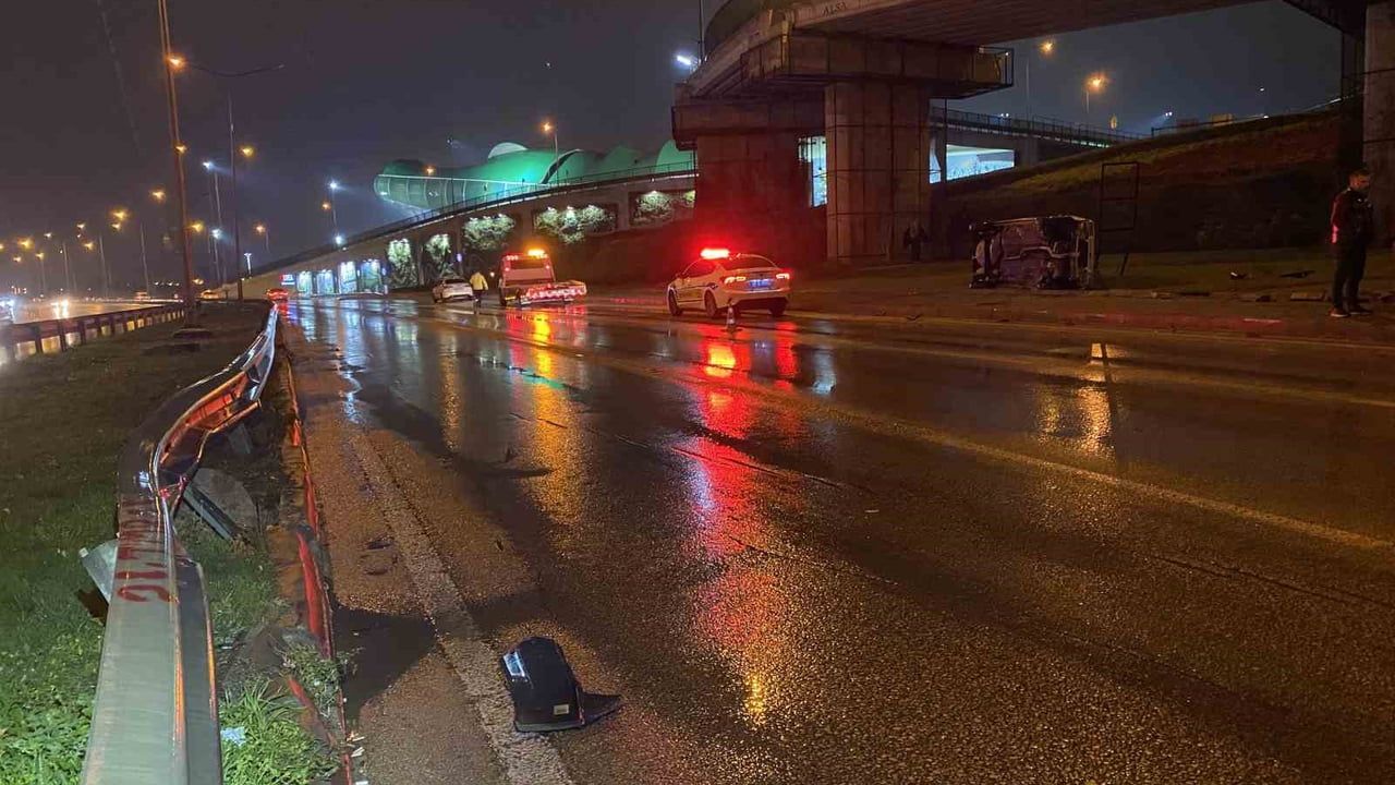 Bursa Nilüfer'de yağış nedeniyle takla atan otomobil: Sürücü yara almadan kurtuldu