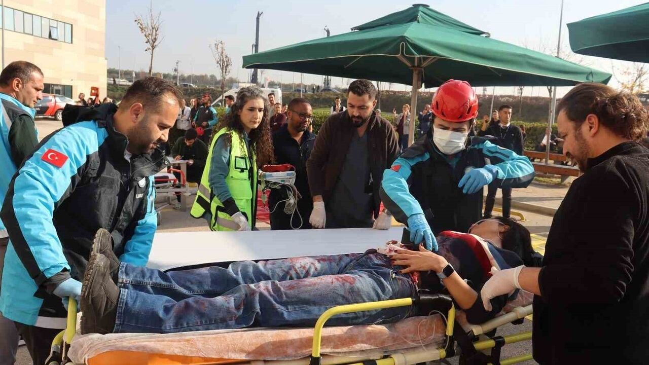 Bursa Şehir Hastanesi'nde 7.2 senaryolu deprem ve yangın tatbikatı tamamlandı
