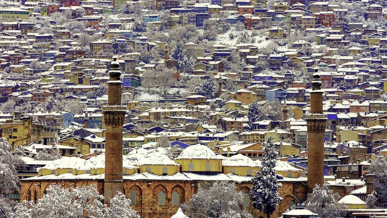 Bursa Ulu Cami fotoğrafı 'Viki Anıtları Seviyor' Türkiye birincisi seçildi