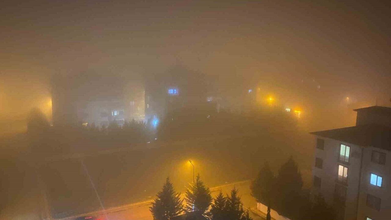 Bursa Yenişehir'de Yoğun Sis: Görüş Mesafesi 1 Metreye Düştü