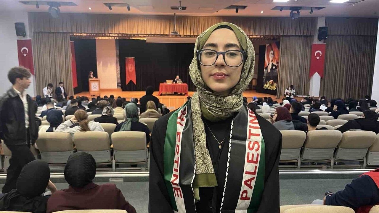 Bursalı gençler 'Bursa Gençlik Merkezleri Çalıştayı' ile Türkiye'nin güncel sorunlarına çözüm önerileri sunuyor