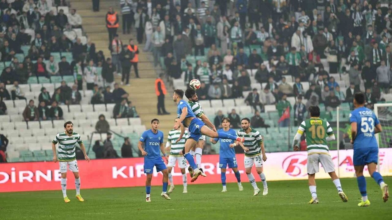 Bursaspor, Ankara Demirspor'u 4-0 Yendi — Hakkı Türker, Muhammet Demir ve Ertuğrul İdris Furat golleriyle öne çıktı