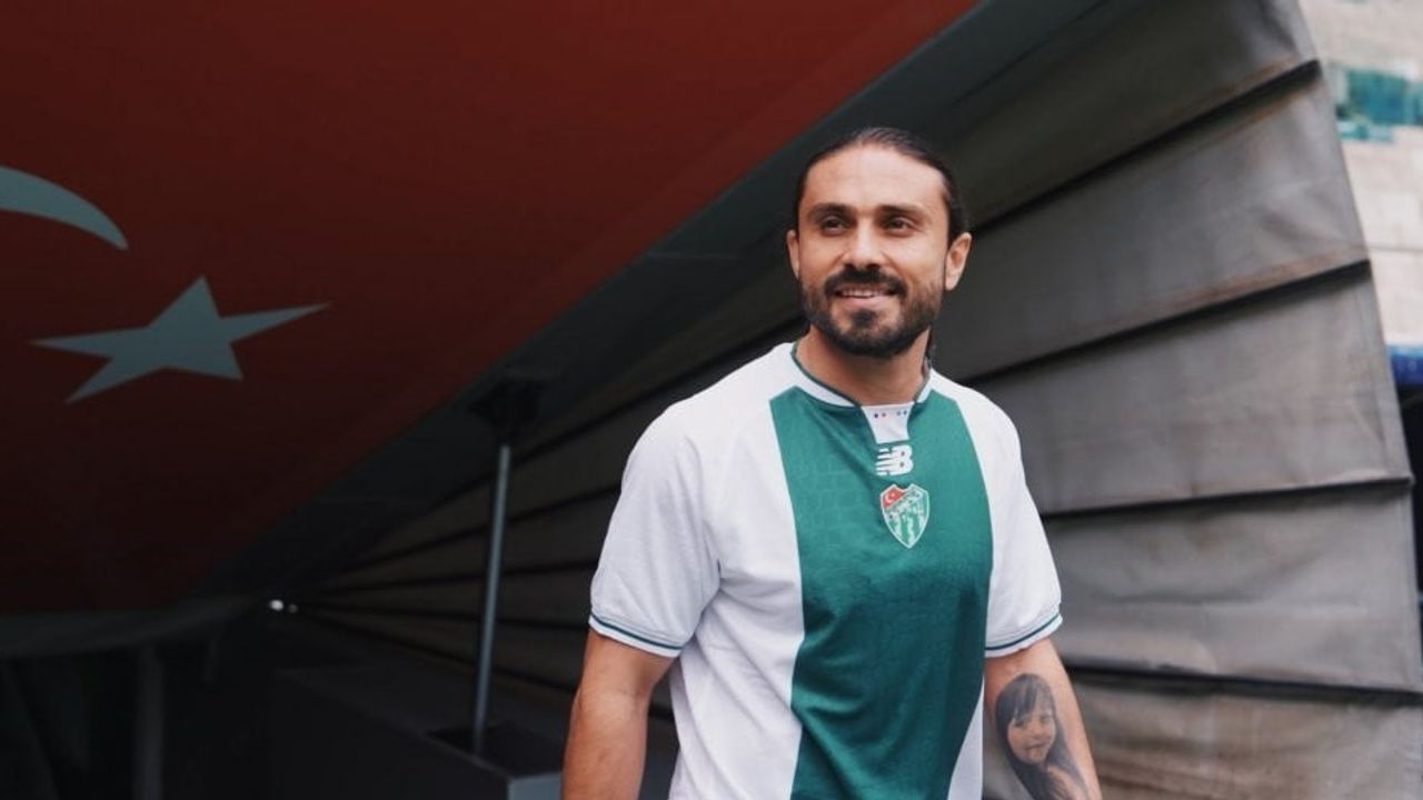 Bursaspor ilk ara transferini açıkladı: Halil Akbunar ile anlaşıldı