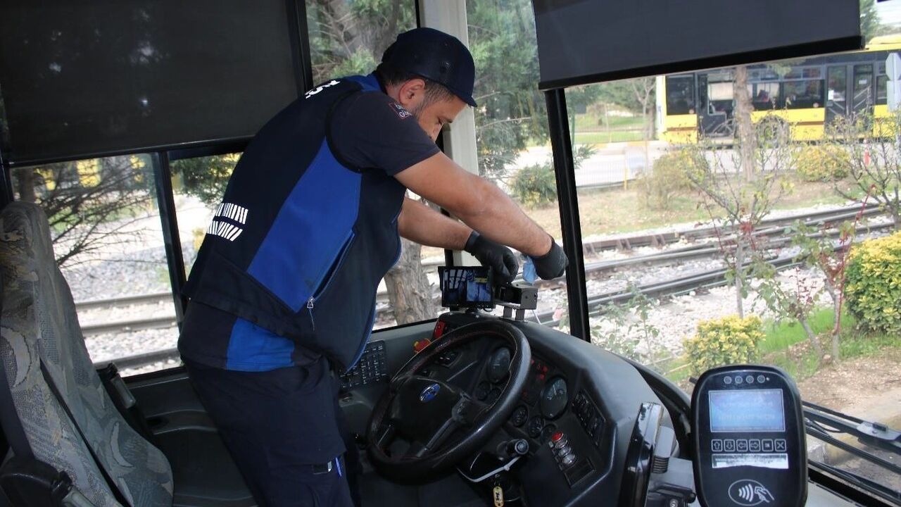 BURULAŞ, Bursa otobüslerinde kapı kameralarıyla kör noktaları kaldırdı