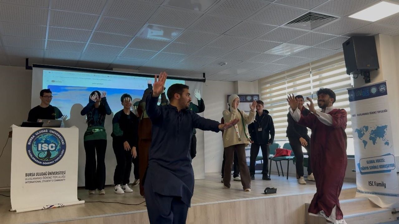 BUÜ Uluslararası Öğrenci Topluluğu, Demirtaşpaşa Mesleki Lisesi'nde 'Global Voices' etkinliği düzenledi