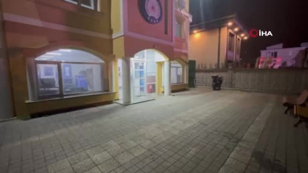 Büyükçekmece'de TEM otoyolu kavgası: Tıra vuran sürücü tespit edilip idari ve adli sürece tabii tutuldu