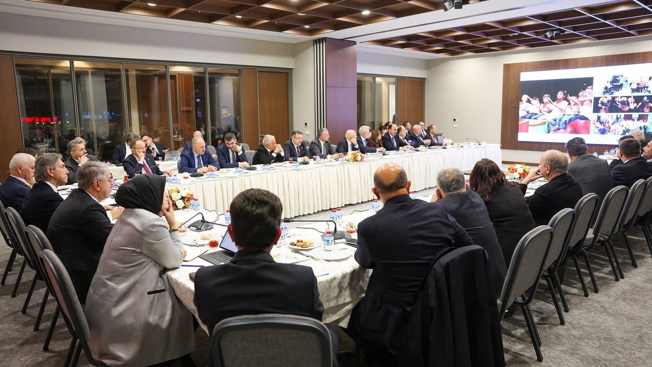 Büyükkılıç: İlk günkü aşkla Kayseri'ye hizmete devam