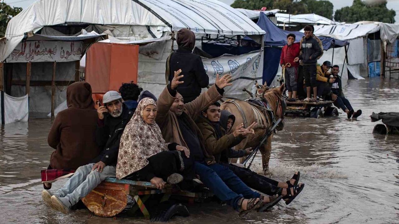 Byron Fırtınası Gazze'de 12 can aldı: 27 binden fazla çadır kullanılamaz hale geldi