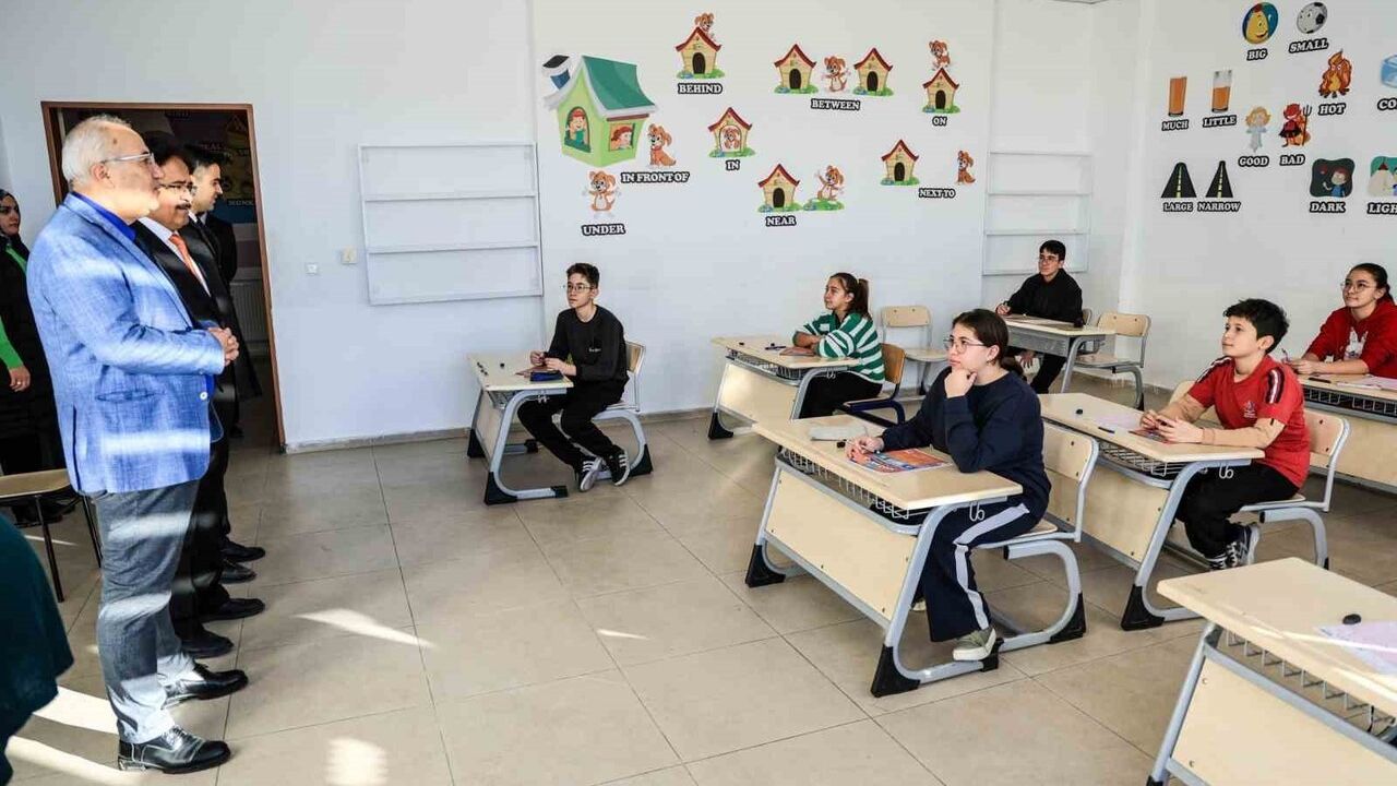 Çameli Belediyesi'nden Atatürk Ortaokulu'na deneme sınavı desteği