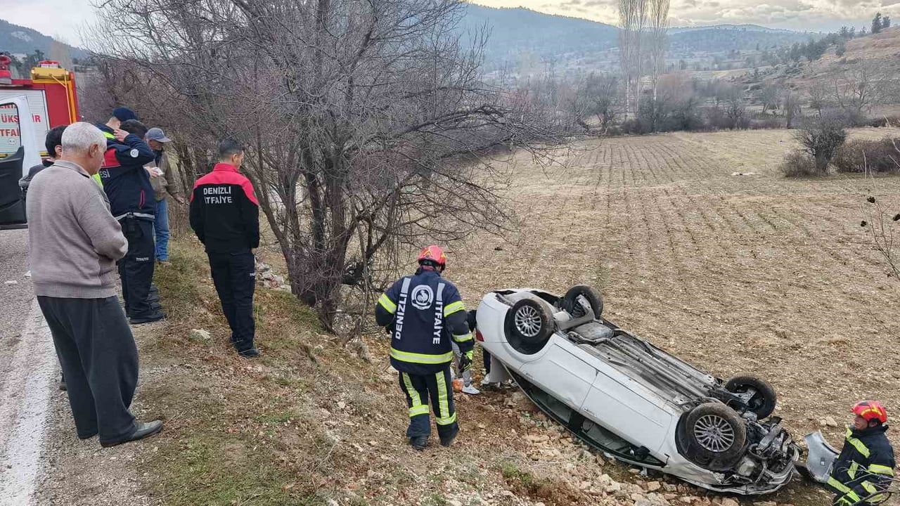 Çameli'de yağış nedeniyle kontrolden çıkan otomobil tarlaya uçtu: 2 yaralı