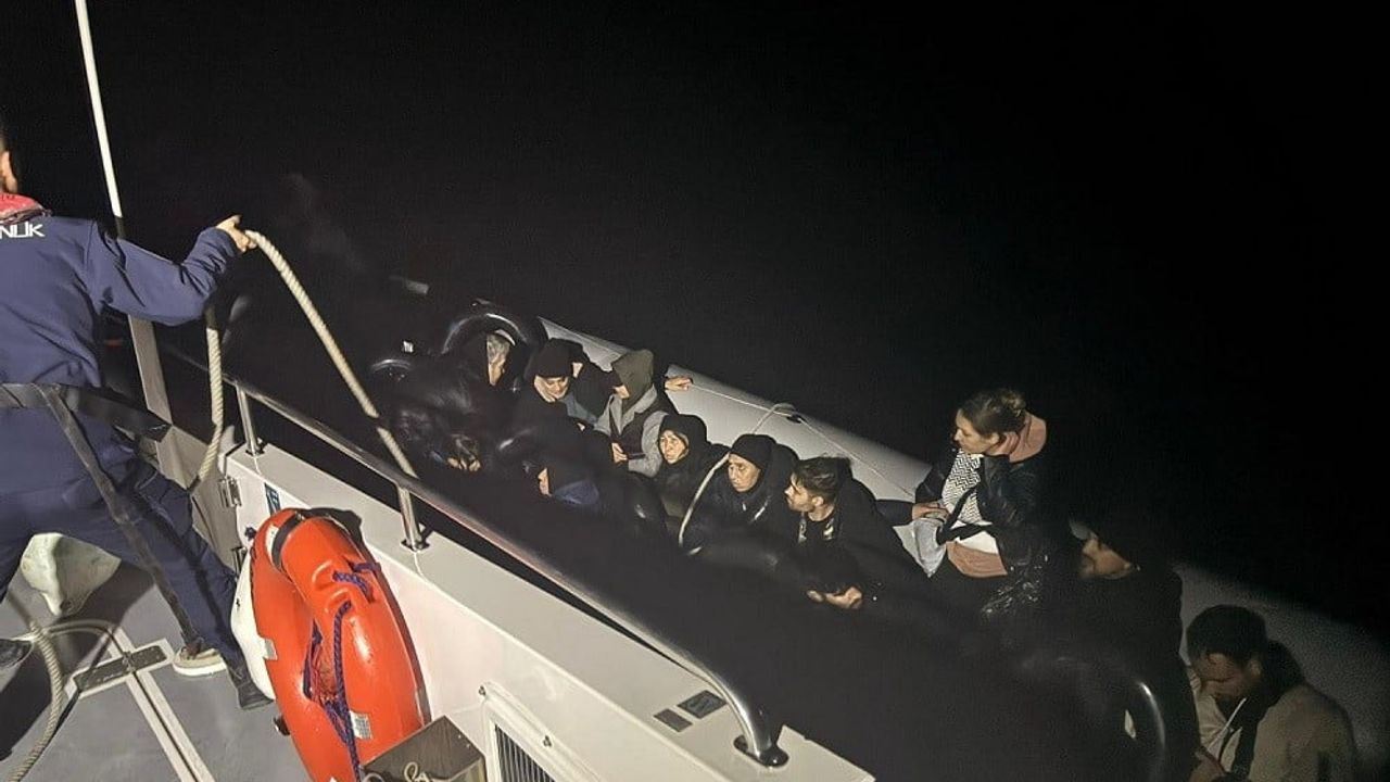 Çanakkale Ayvacık Açıklarında Sahil Güvenlik 34 Kaçak Göçmeni Yakalandı