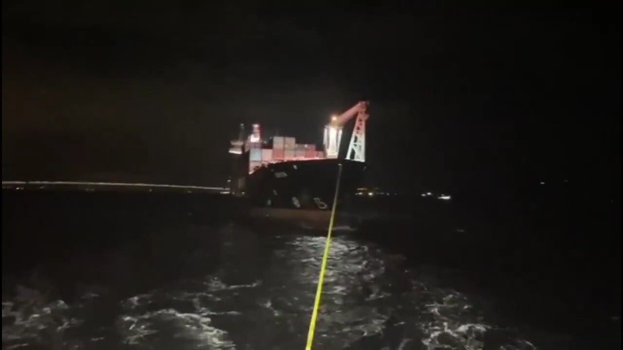 Çanakkale Boğazı'nda 'Orita' konteyner gemisi makine arızası nedeniyle Şevketiye Demir Sahası'na demirletildi