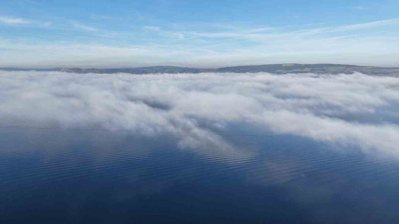 Çanakkale Boğazı'nda yoğun sis nedeniyle transit geçişler durdu — Dron görüntüleri
