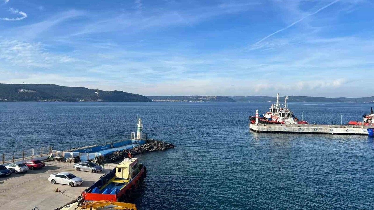 Çanakkale Boğazı, yoğun sisin dağılmasıyla saat 12.00'de transit trafiğe yeniden açıldı